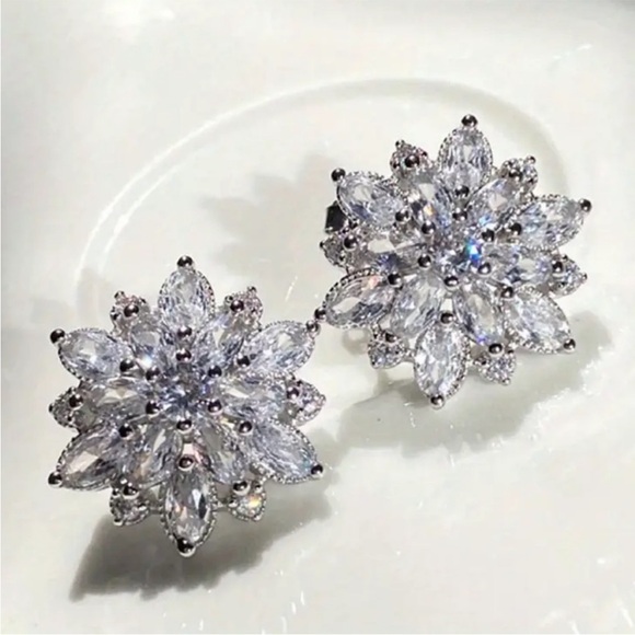 Sparkling Crystal Floral Cluster Stud Earrings - White - Picture 2 of 3